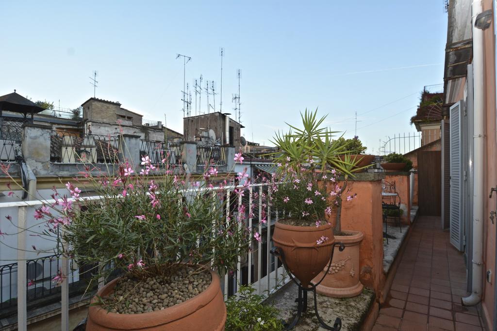 Spanish Steps Corner Рим Екстериор снимка